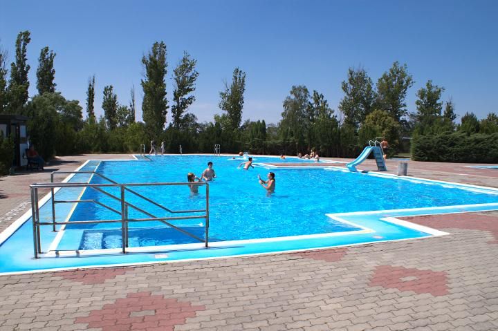Freibad Rodleben großes-Badebacken