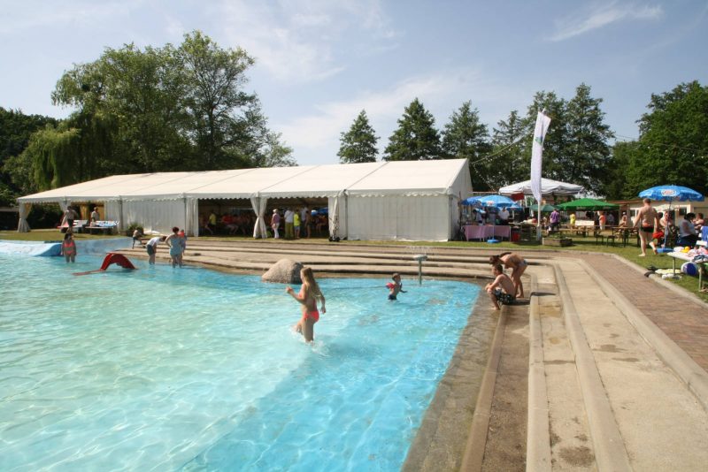 Freibad in Meinsdorf bei Dessau mit einem großem Schwimmbecken