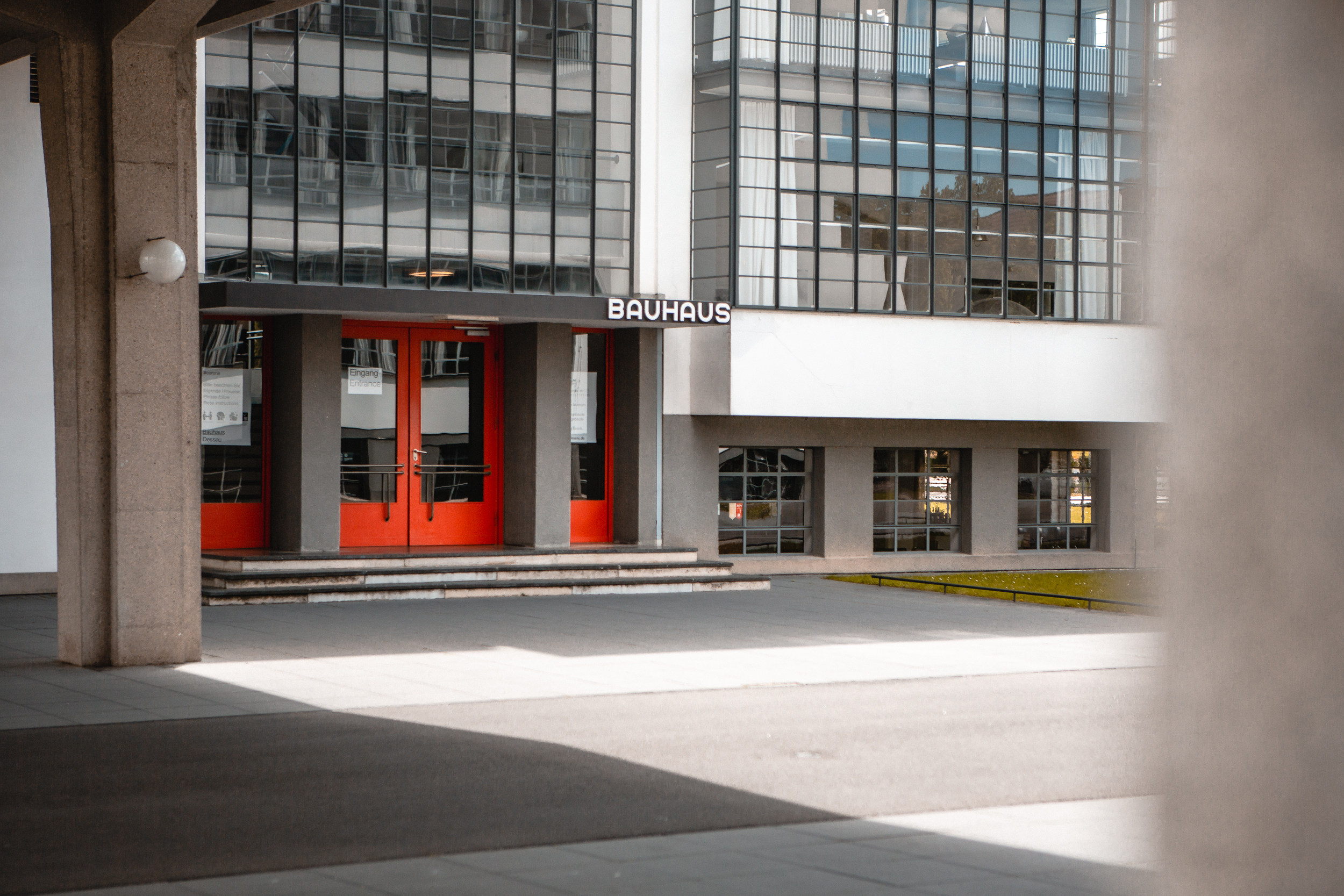 Eingang Bauhaus Gebaeude Dessau