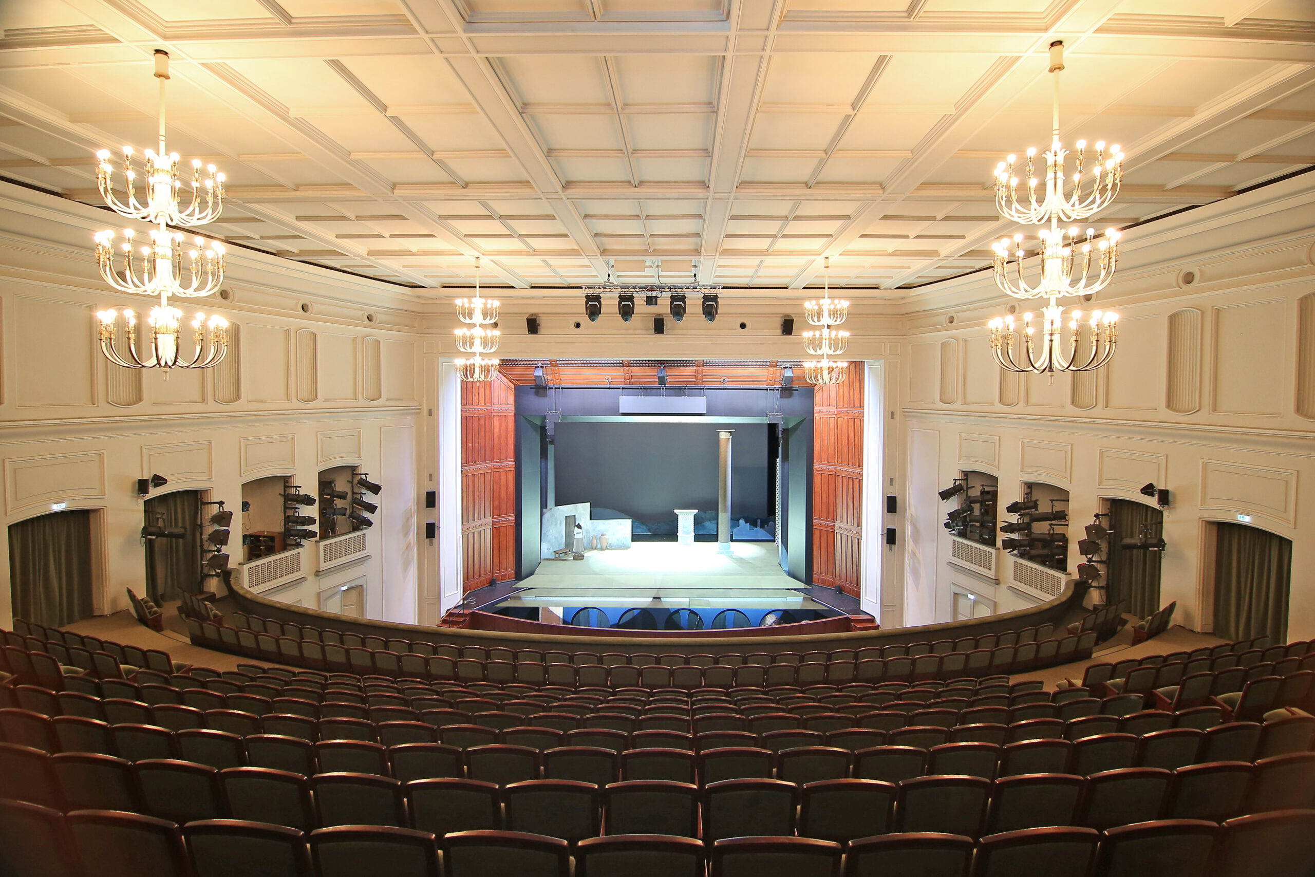 Innenansicht des Zuschauerbereichs des Anhaltischen Theaters in Dessau