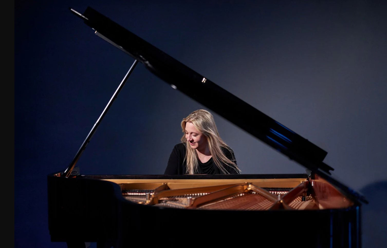 Pianistin Ragna Schirmer am Flügel
