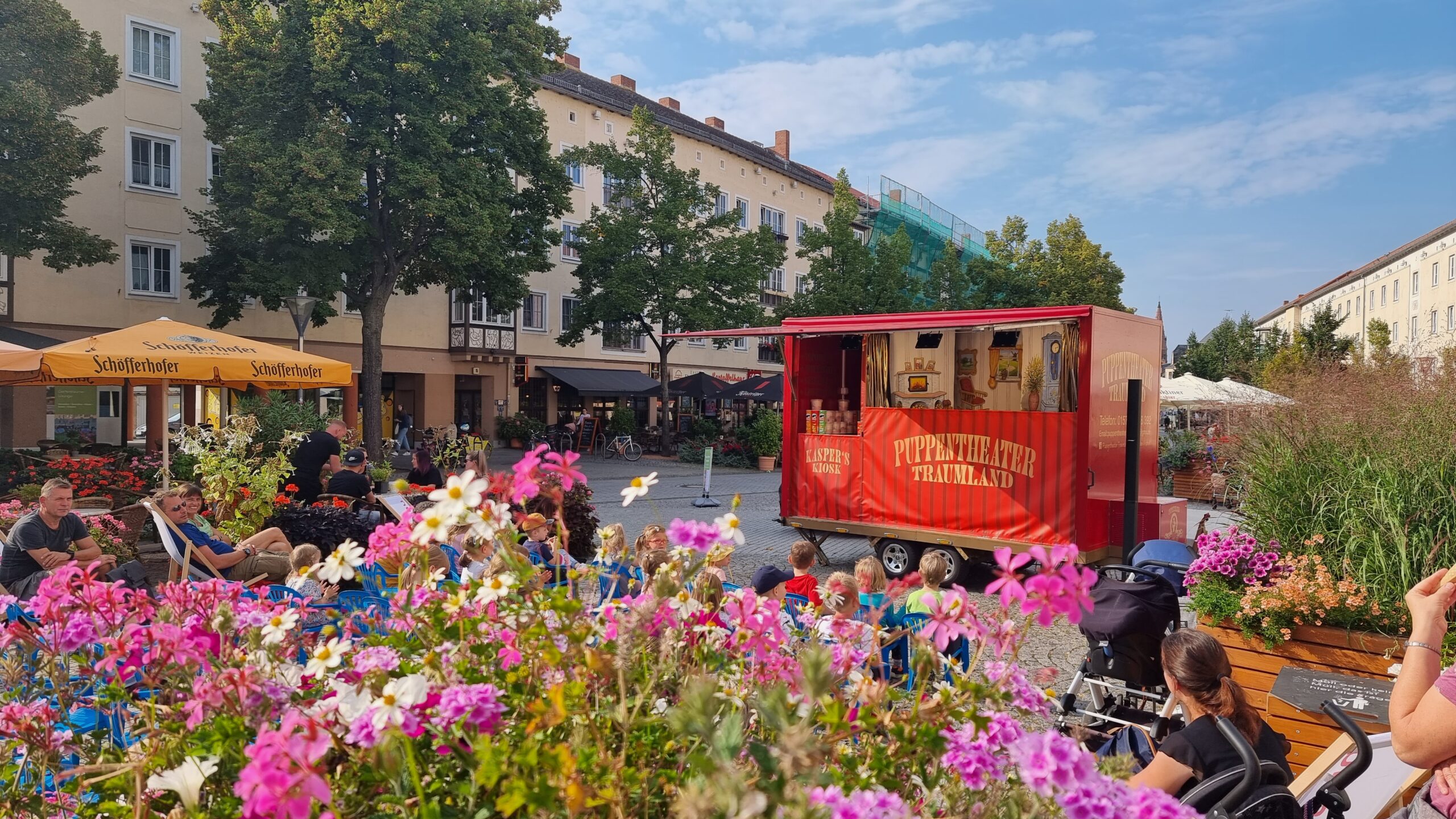 Puppentheater auf dem Dessauer Marktplatz.