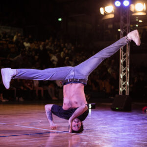 Breakdancer beim Headspin