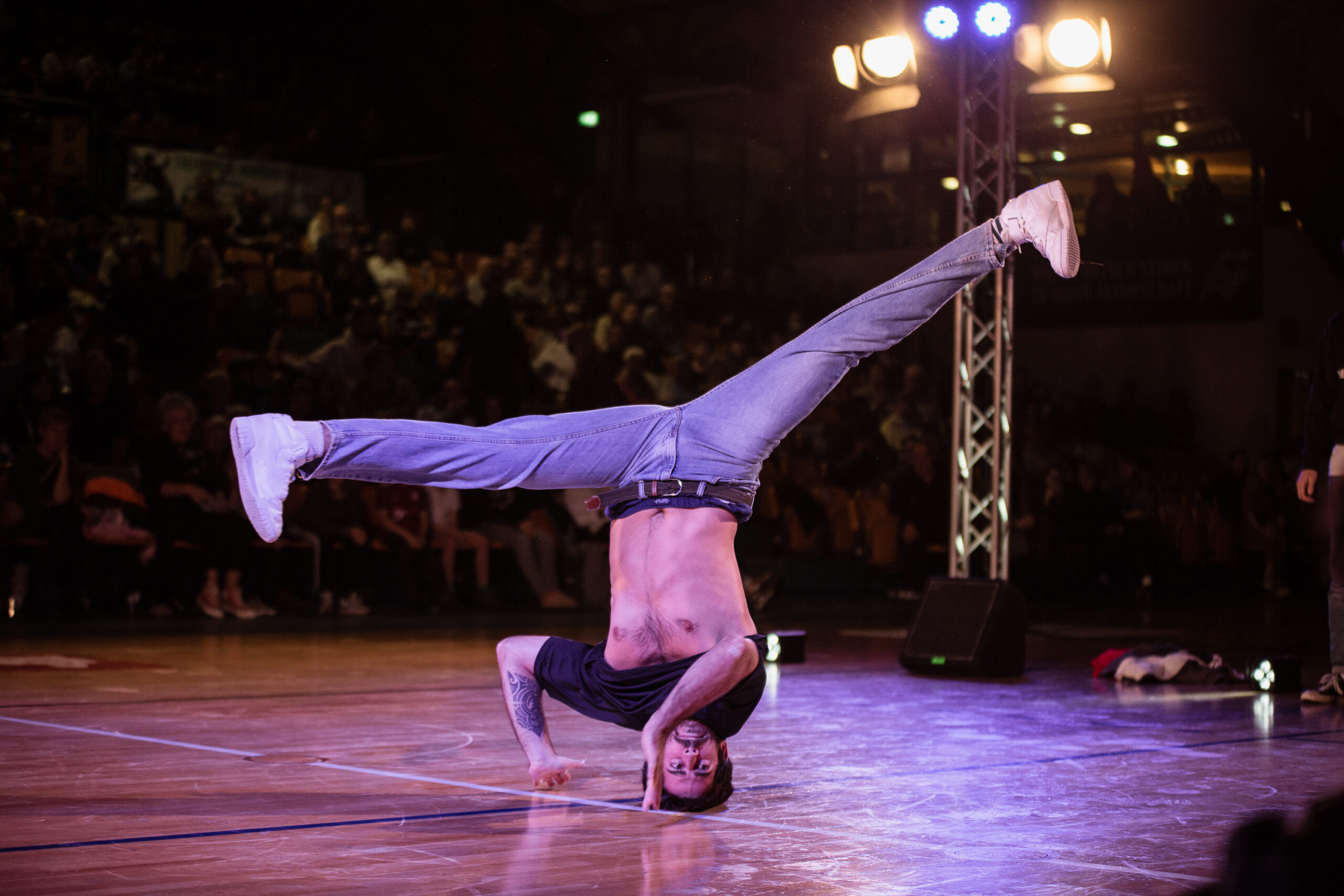 Breakdancer beim Headspin