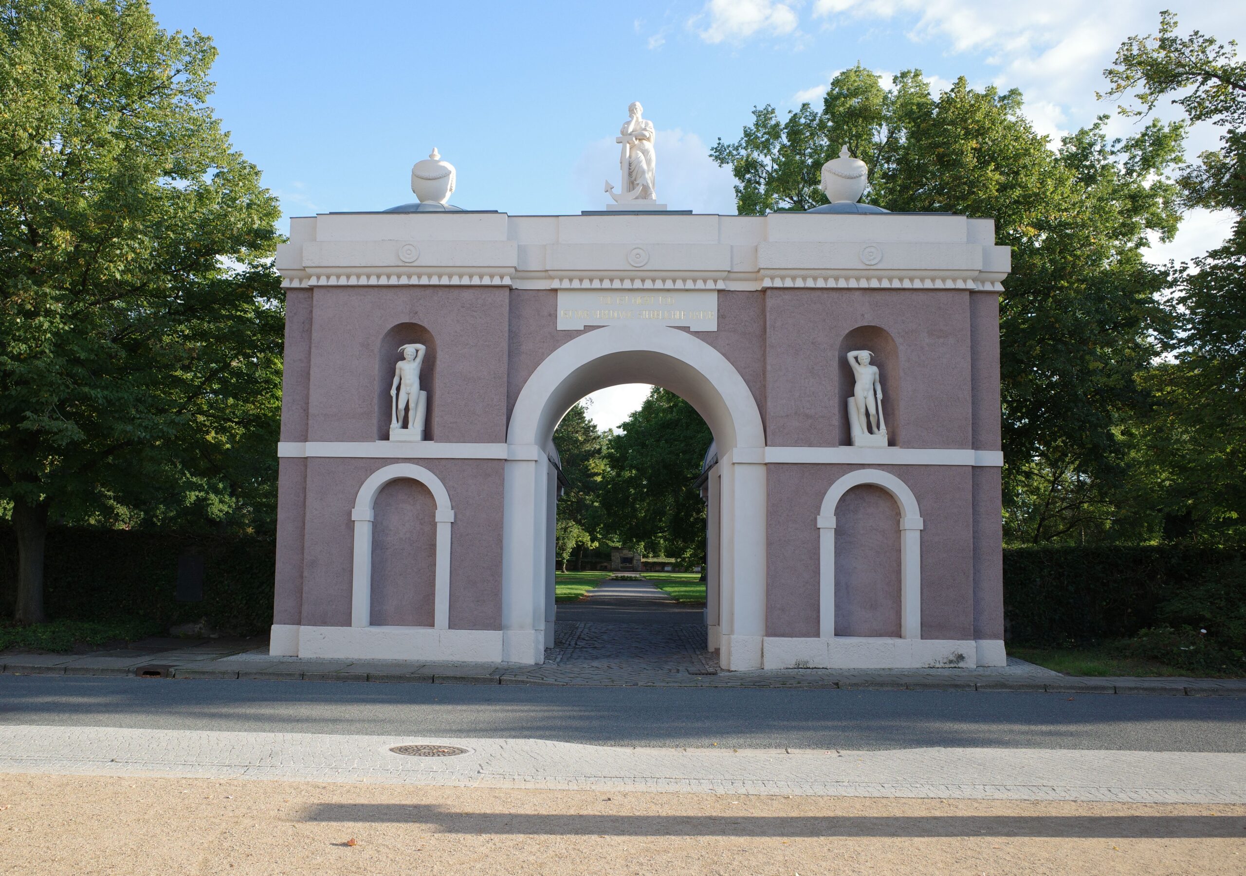 Historischer Friedhof Dessau, Erdmannsdorff-Portal