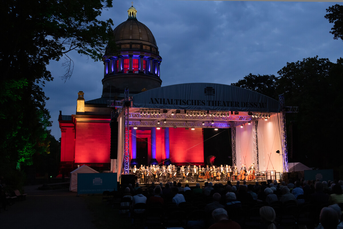 Open Air am Mausoleum im Tierpark Dessau, Foto Claudia Heysel