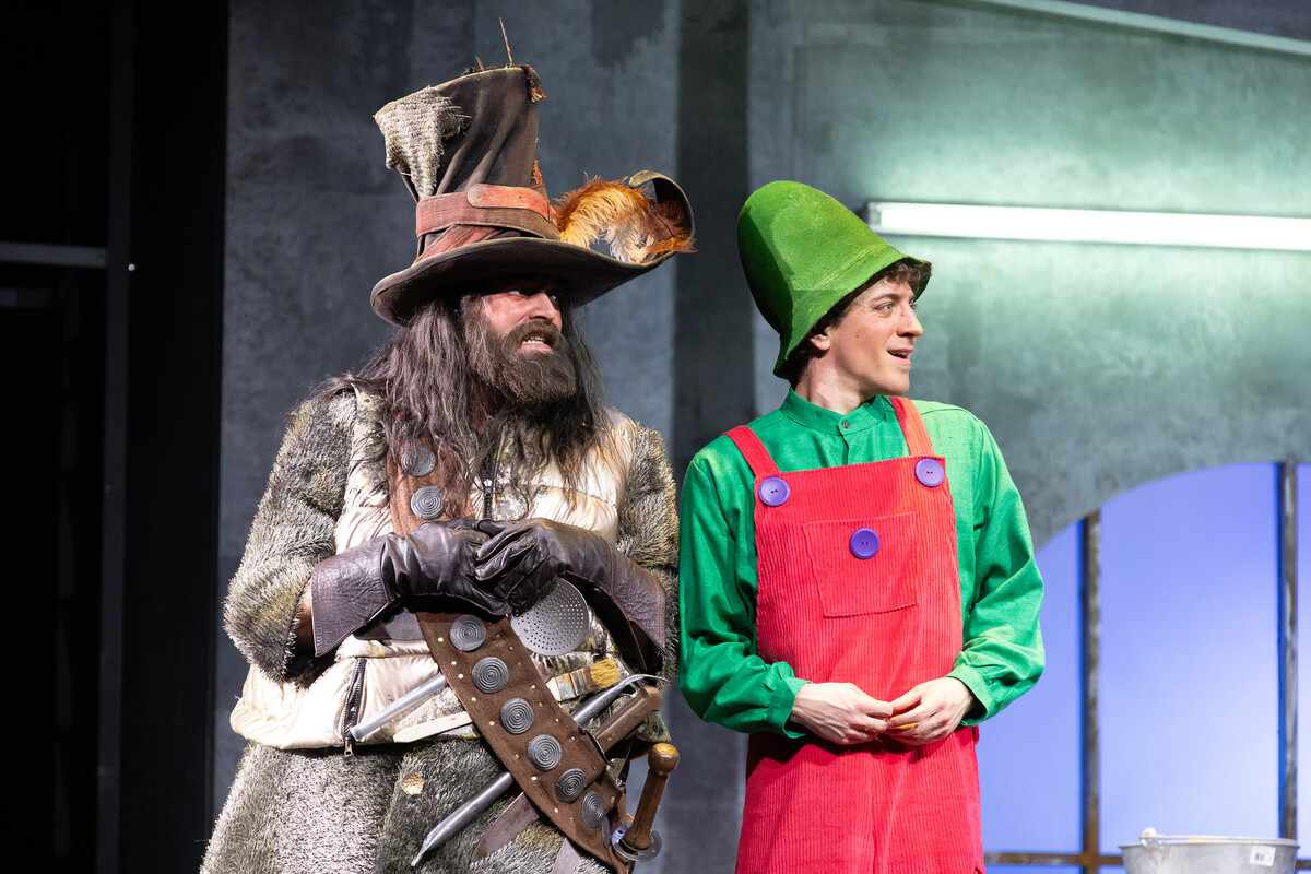 Szenenfoto aus Der Räuber Hotzenplotz im Anhaltischen Theater Dessau, Foto Claudia Heysel