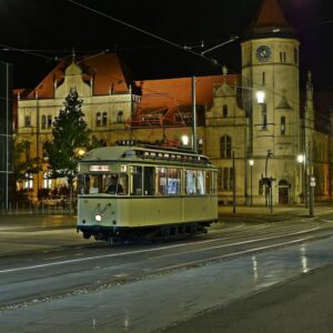 Weihnachtliche Straßenbahnfahrten in Dessau.