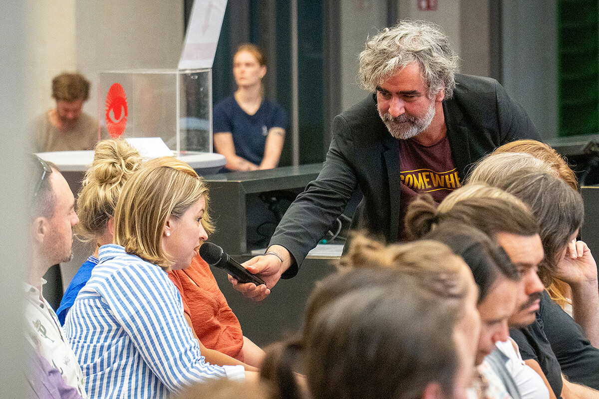 PEN Berlin lädt zu Debatten über Heimat und Demokratie ins Anhaltische Theater ein.