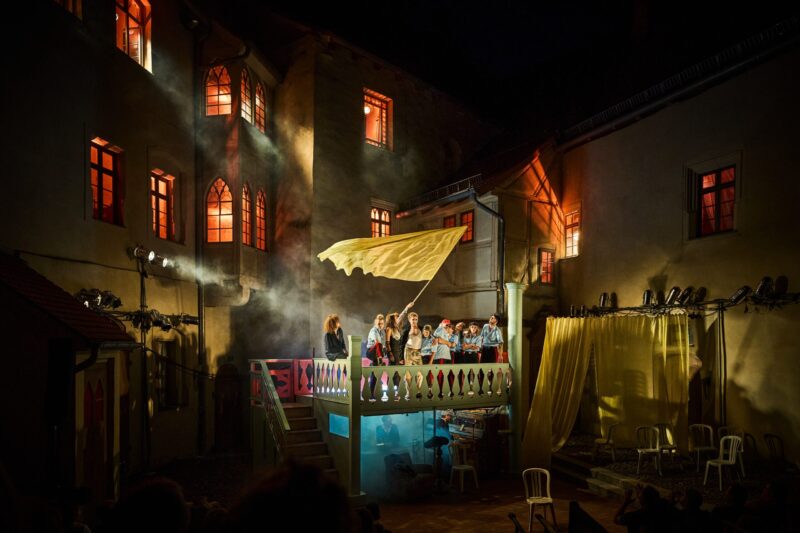 Kuilisse des Burgtheatersommers auf der Roßlauer Wasserburg